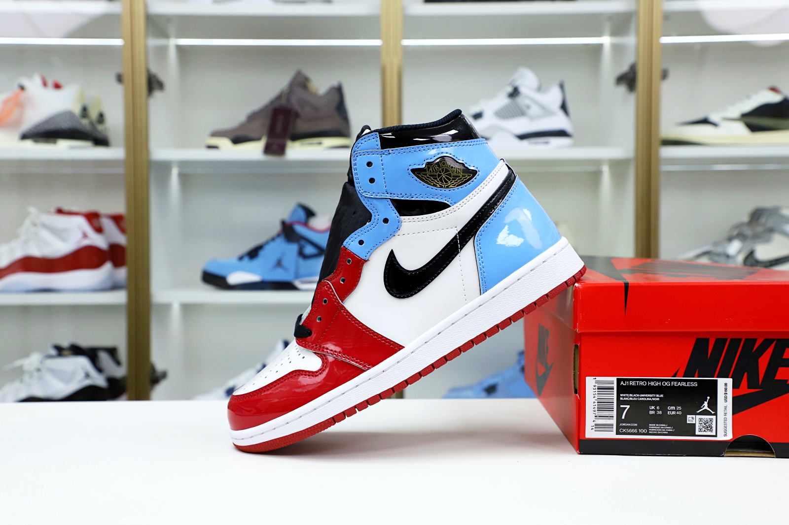 AIR JORDAN 1 RETRO HIGH OG FEARLESS