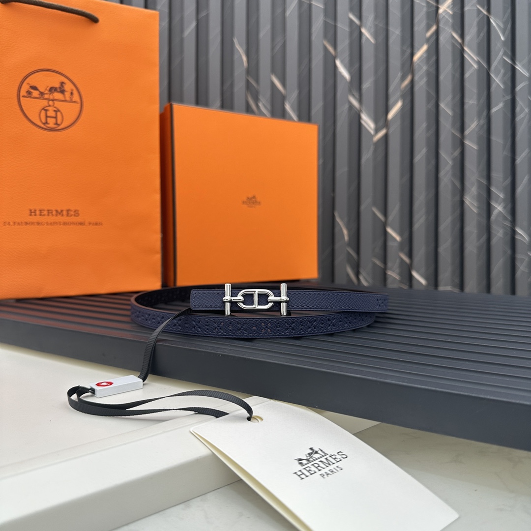 Reversible belt in Hermes Swift and perforated Epsom calfskin