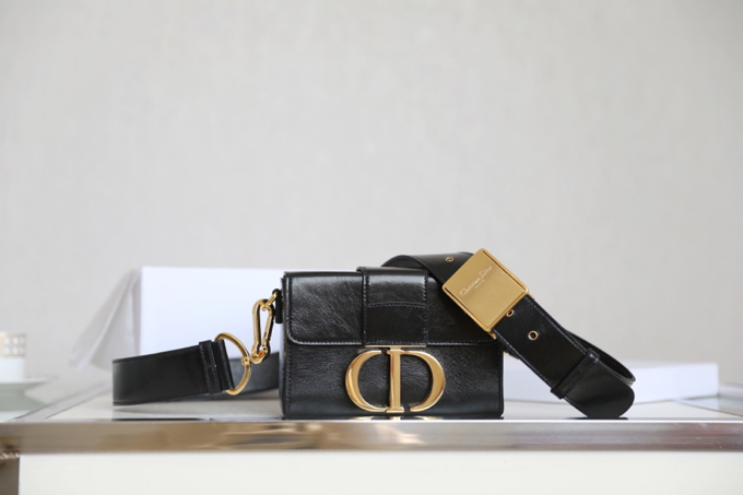 Montaigne Black 𝙢𝙞𝙣𝙞 Box Bag