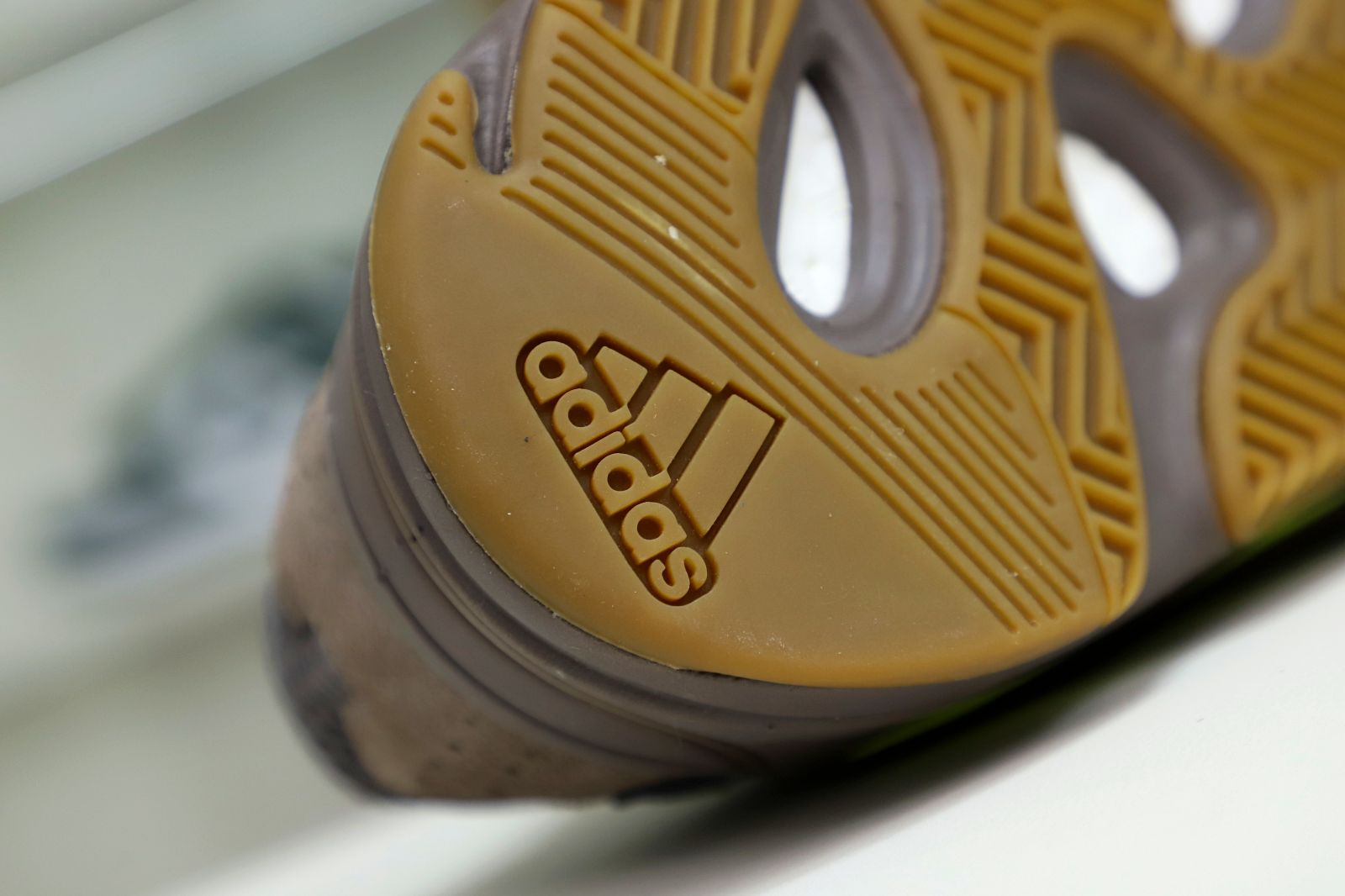 YEEZY BOOST 700 MAUVE