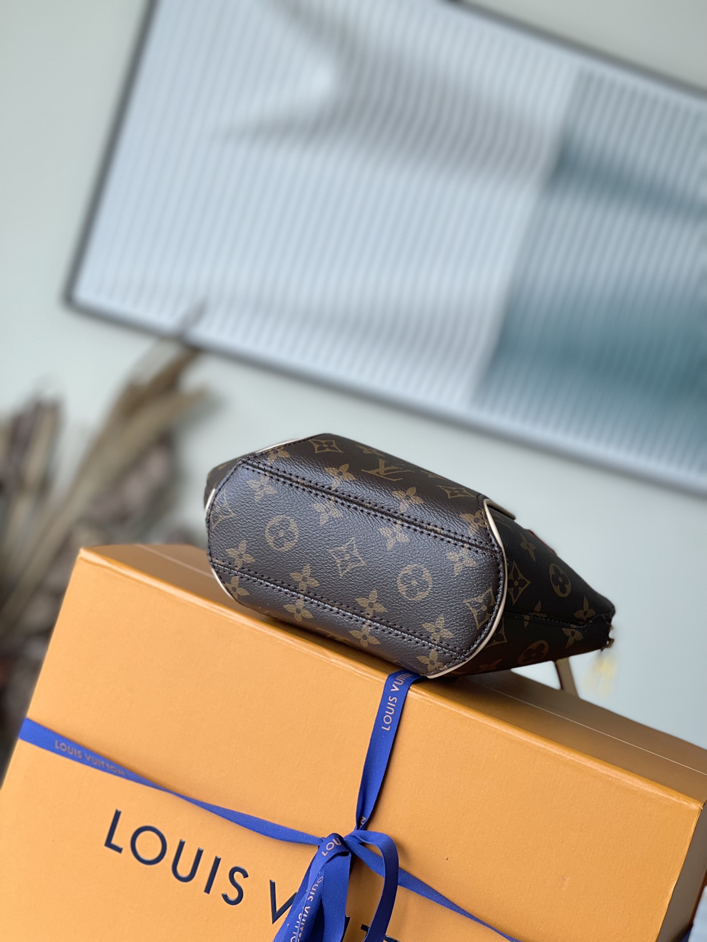 𝐋𝐎𝐔𝐈𝐒 𝐕𝐔𝐈𝐓𝐓𝐎𝐍     M46196