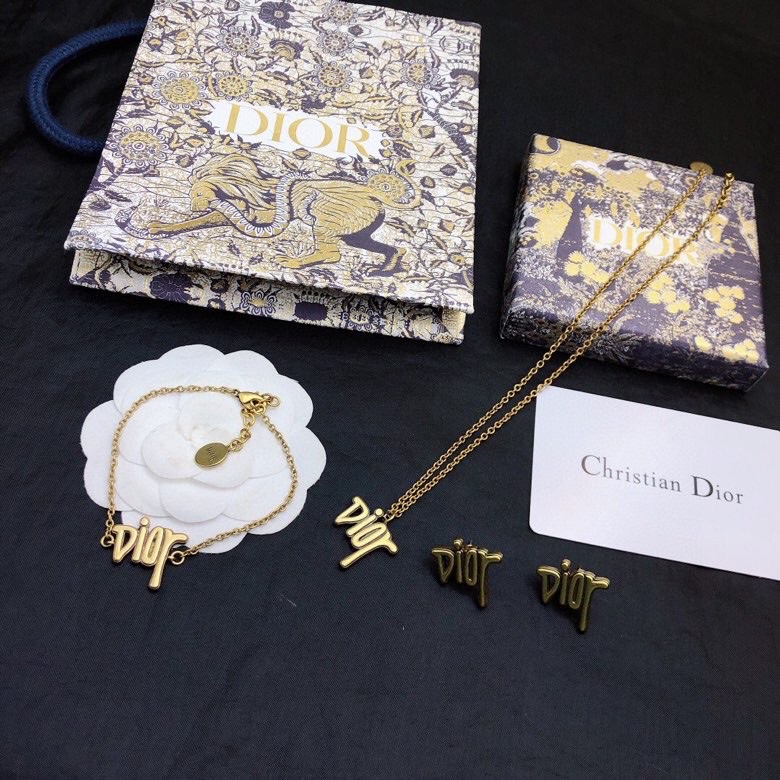 Dior necklace