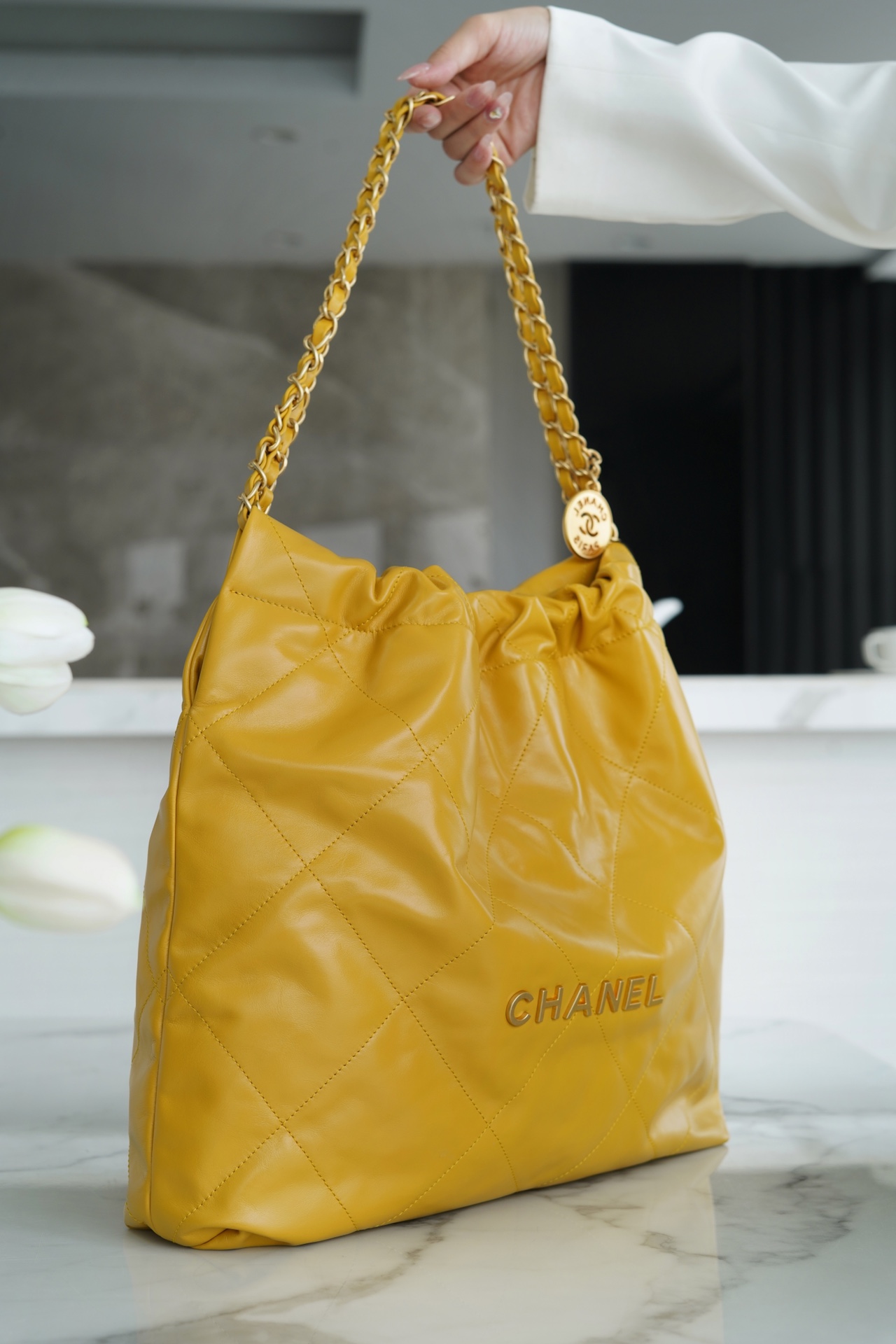 𝗖𝗛𝗔𝗘𝗡𝗟✦𝟐𝟐𝗣 Advanced Handcraft Workshop 𝟐𝟐 Handbag Medium Mango Yellow