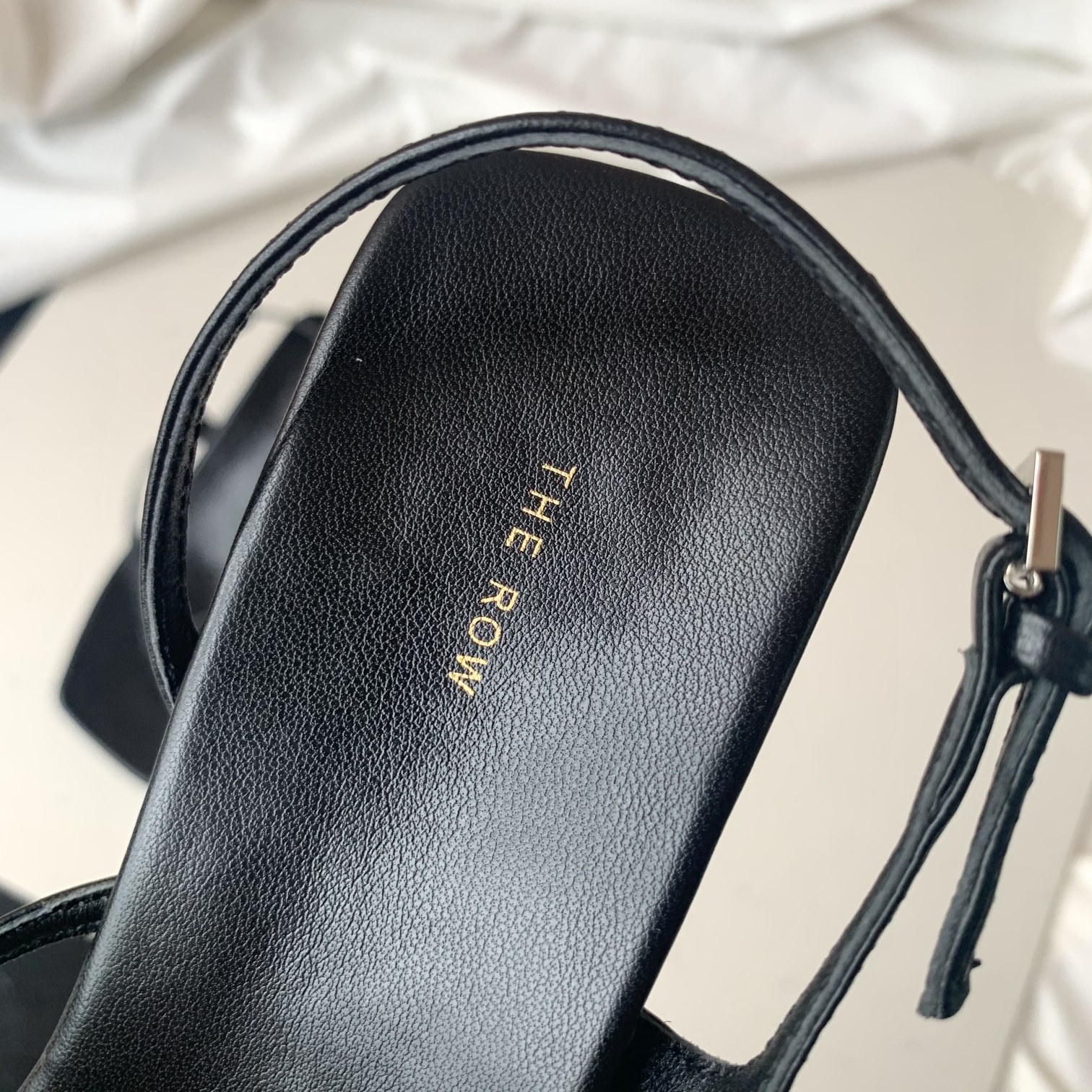 THE ROW | 𝟐𝟎𝟐𝟏/𝐒𝐒 𝐧𝐞𝐰 21/spring/summer clip-on sandals- Bespoke exclusive imported sheepskin