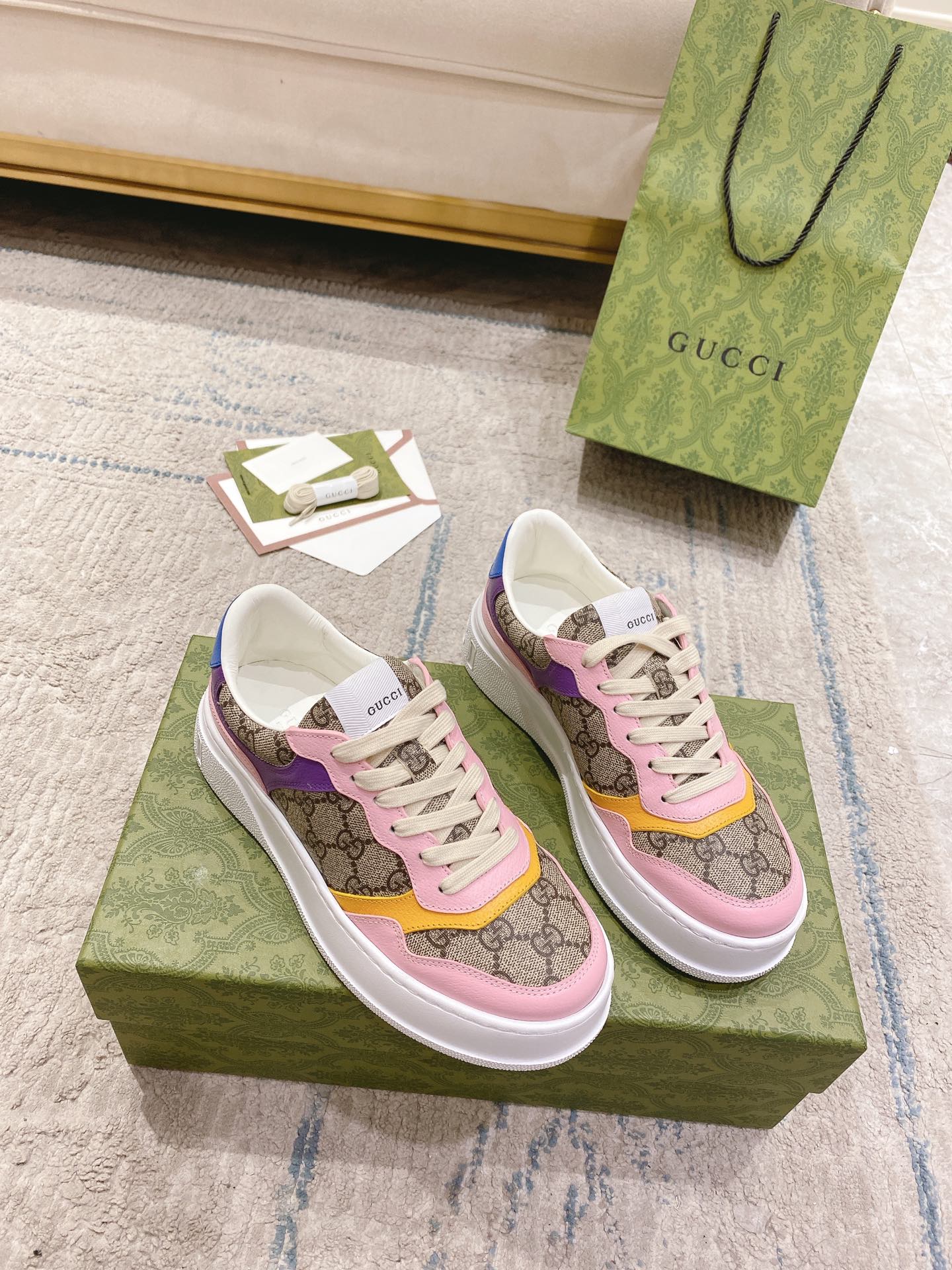 Gucci 𝟐𝟎𝟐𝟐ss new couple models 💑 full series of thick-soled white shoes