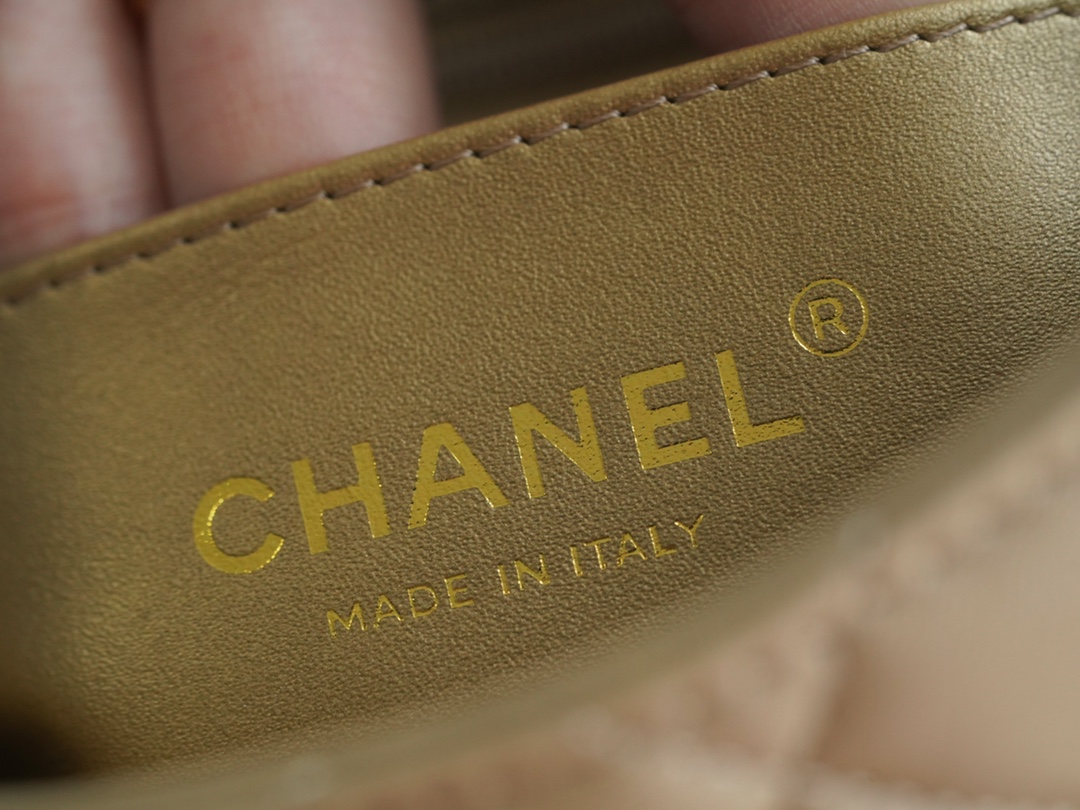 𝗖𝗛𝗔𝗘𝗡𝗟✦ Metal Ball Square Fatty Genuine Leather Milk Coffee Apricot