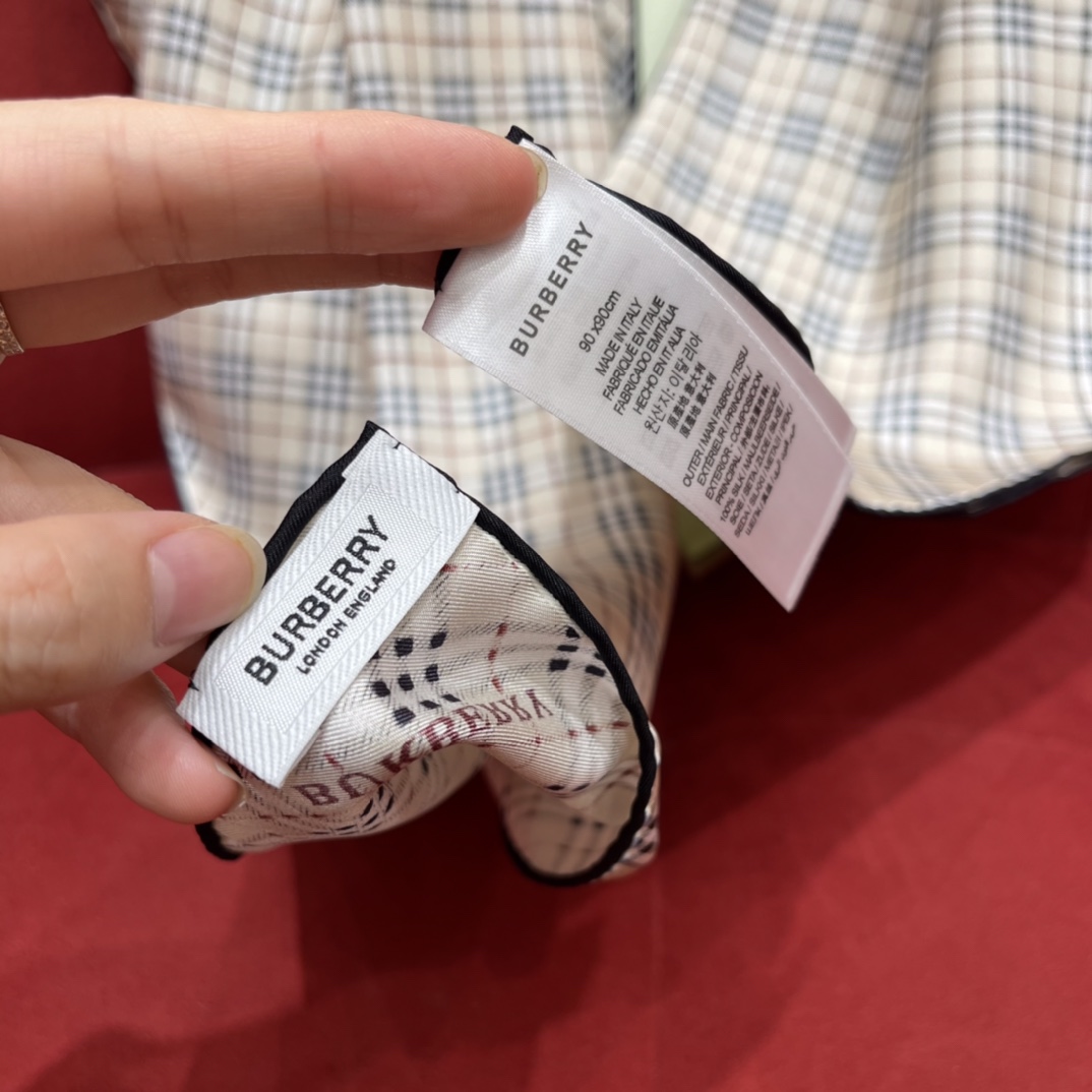 Burberry Perpetual Check 100% silk twill