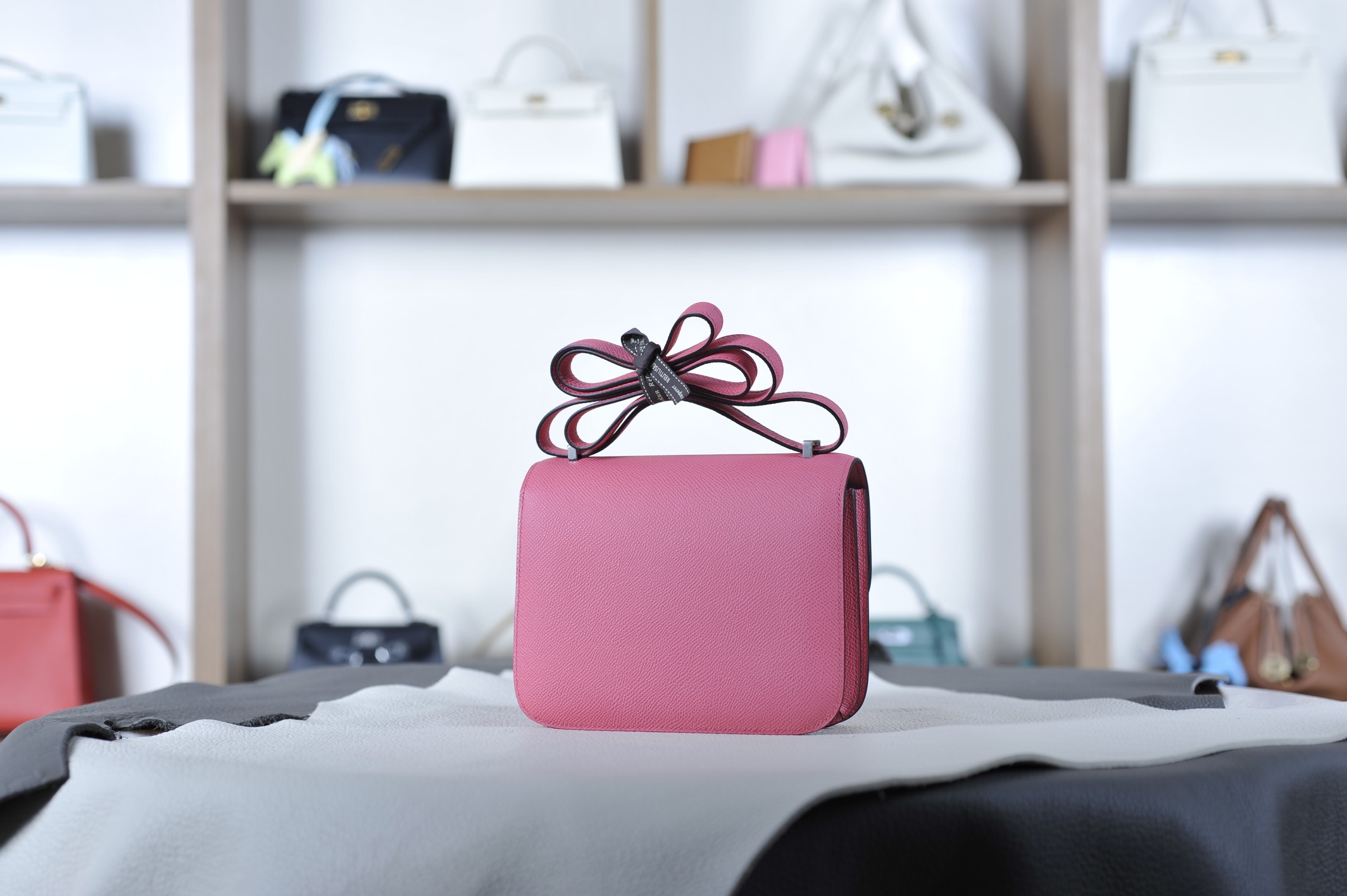 Kangkang 19 lipstick powder silver buckle epsom leather