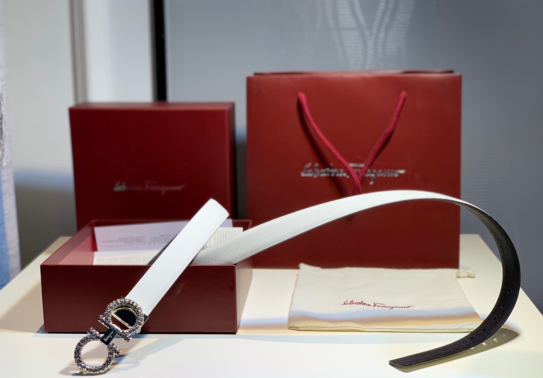 FERRAGAMO twist style