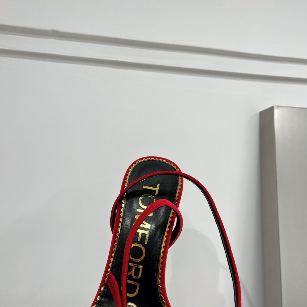 𝒕𝒐𝒎𝒇𝒐𝒓𝒅 𝟐𝟎𝟐𝟐/𝐒𝐒 𝐧𝐞𝐰 TF Tom Ford Gold Heel Padlock Sandals