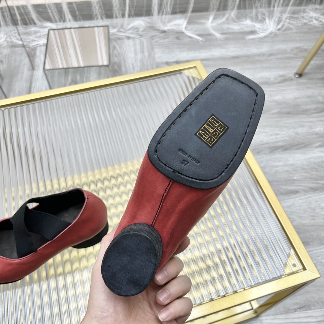 𝐔𝐌𝐀 𝐖𝐀𝐍𝐆｜𝟐𝟎𝟐𝟑/𝐒𝐒 𝐧𝐞𝐰  UMA WANG classic models retro do old ballet shoes