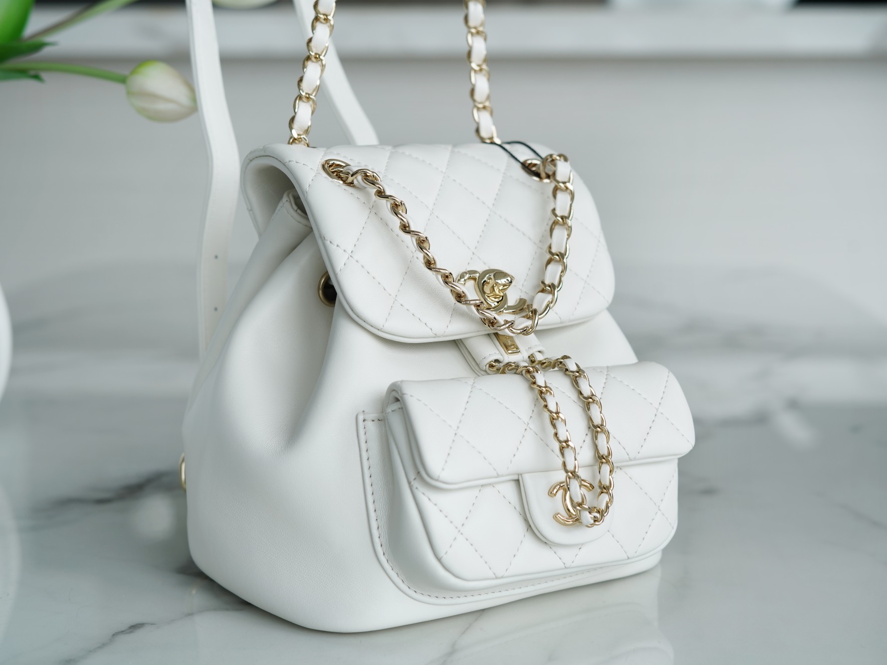 𝗖𝗛𝗔𝗘𝗡𝗟✦Italy 🇮🇹Original Lambskin🐑 𝟮𝟮𝗔New 𝐃𝐮𝐦𝐚Backpack Sheepskin White➿
