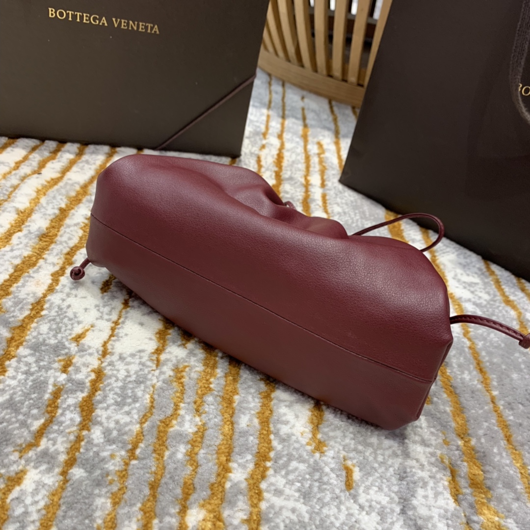 Bottega Veneta  THE MINI POUCH  #585852