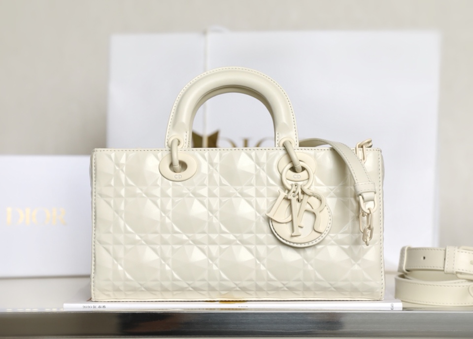 Dior Lady D-Joy is a classic style of the Goliath Bible