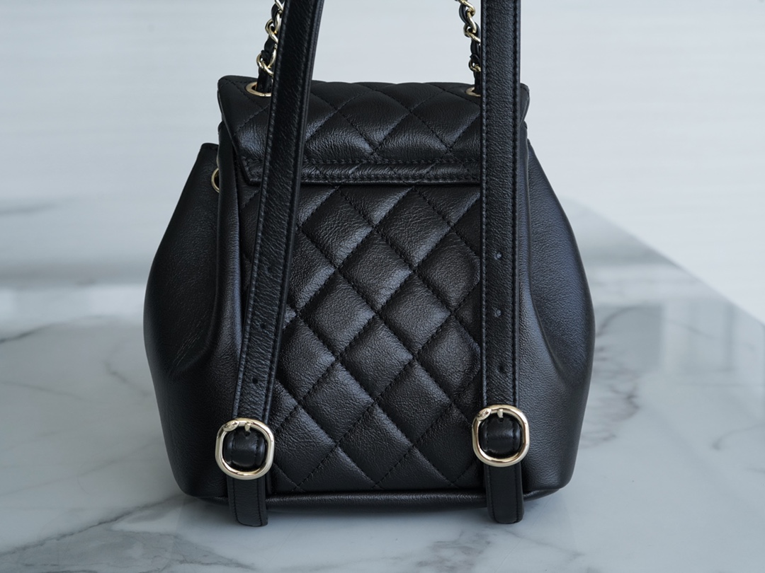 𝗖𝗛𝗔𝗘𝗡𝗟✦ New 𝐃𝐮𝐦𝐚 shoulder bag black
