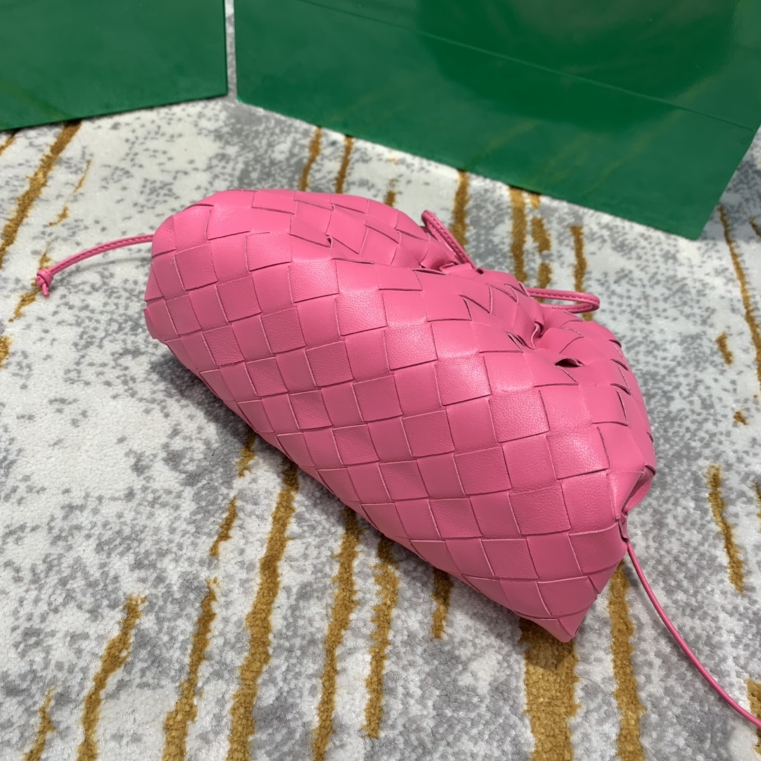 Bottega Veneta  THE MINI POUCH  #585852