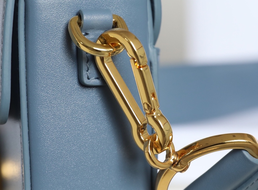 Montaigne Denim Blue 𝙢𝙞𝙣𝙞 Box Bag