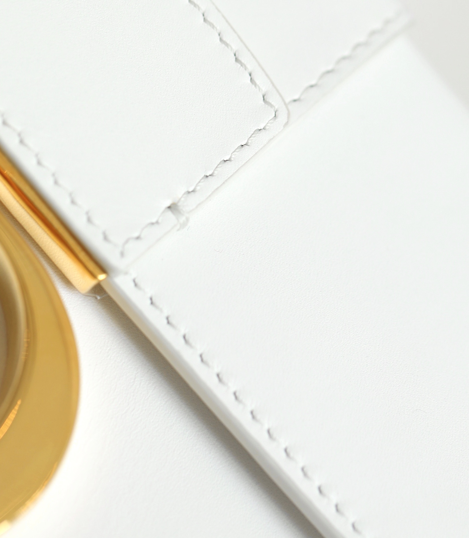 Montaigne 𝙢𝙞𝙣𝙞 box bag