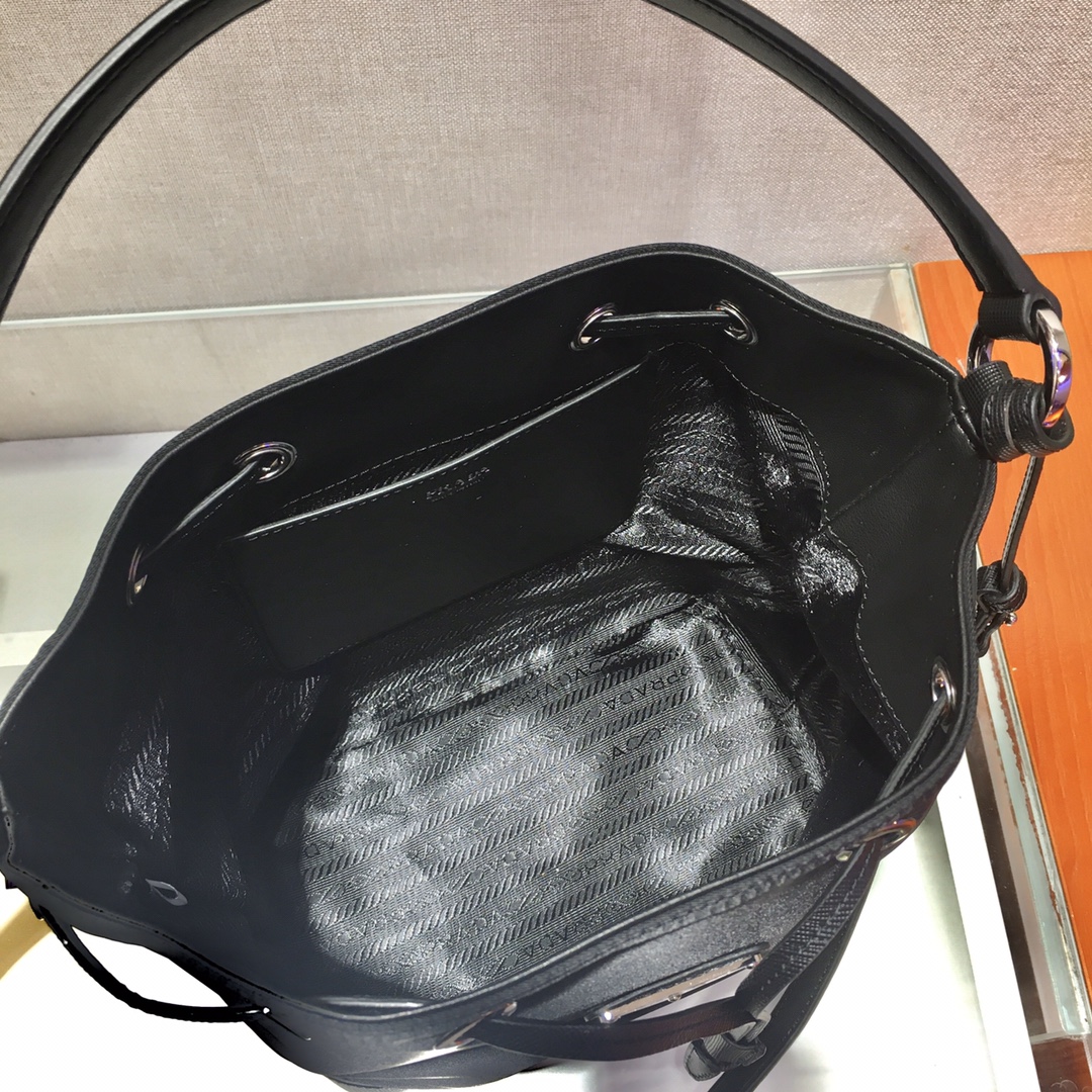 𝐏𝐑𝐀𝐃𝐀 New Bucket Bag