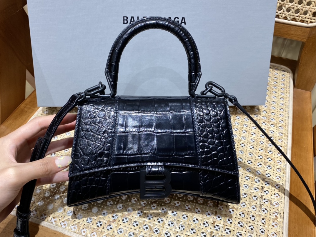 BALENCIAGA 𝐇𝐨𝐮𝐫𝐠𝐥𝐚𝐬𝐬 𝐗𝐒 crocodile-textured cowhide