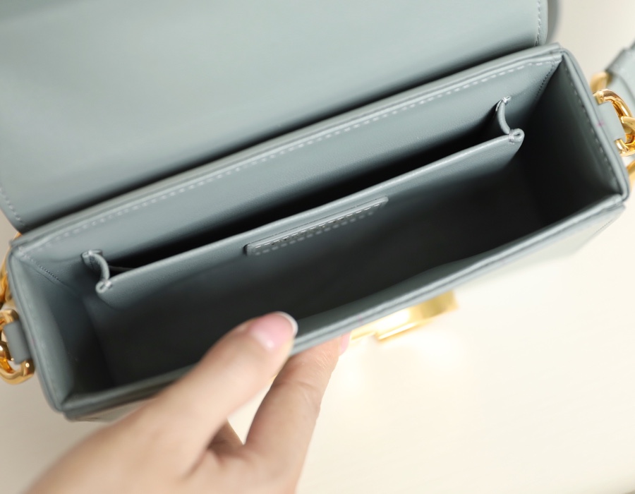 Montaigne Rock Grey 𝙢𝙞𝙣𝙞𝙞 box bag