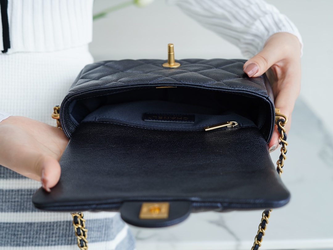 𝗖𝗛𝗔𝗡𝗘𝗟✦𝗖𝗹𝗮𝘀𝘀𝗶𝗰 𝗙𝗹𝗮𝗽 21/22 Fall/Winter New Arrival Bullet Case Square Fatty Pearlescent Black Blue