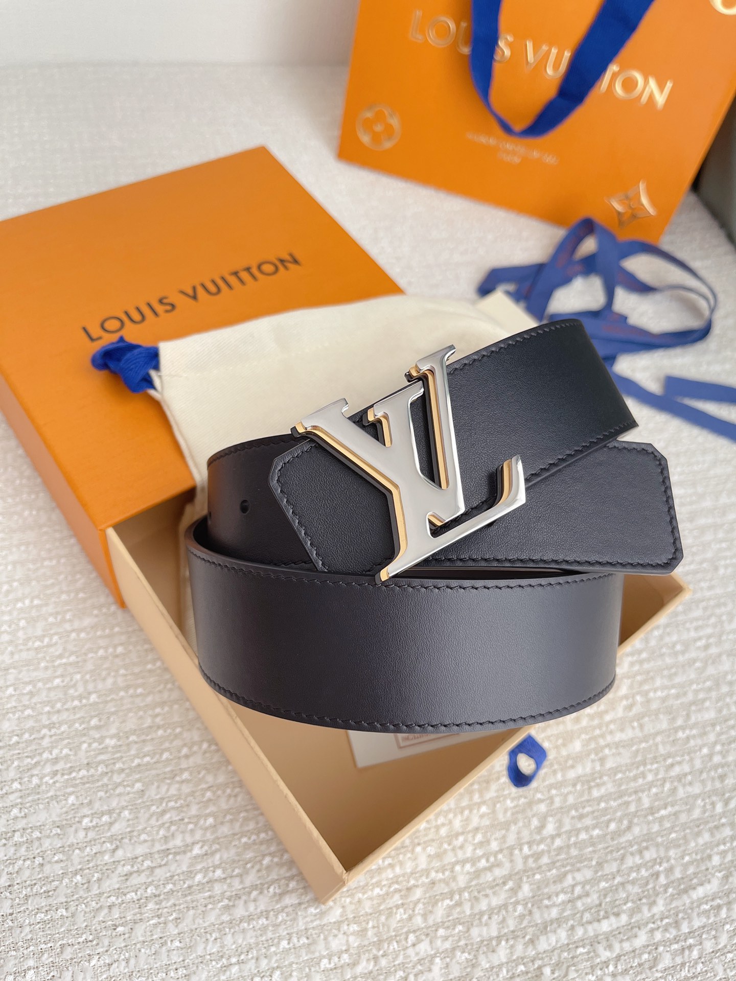 LOUIS VUITTO reversible plain belt