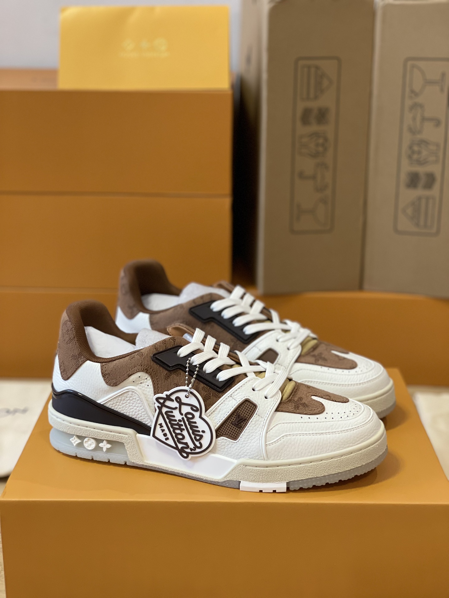 Louis Vuitton couple models DIY buckle sneakers sneakers