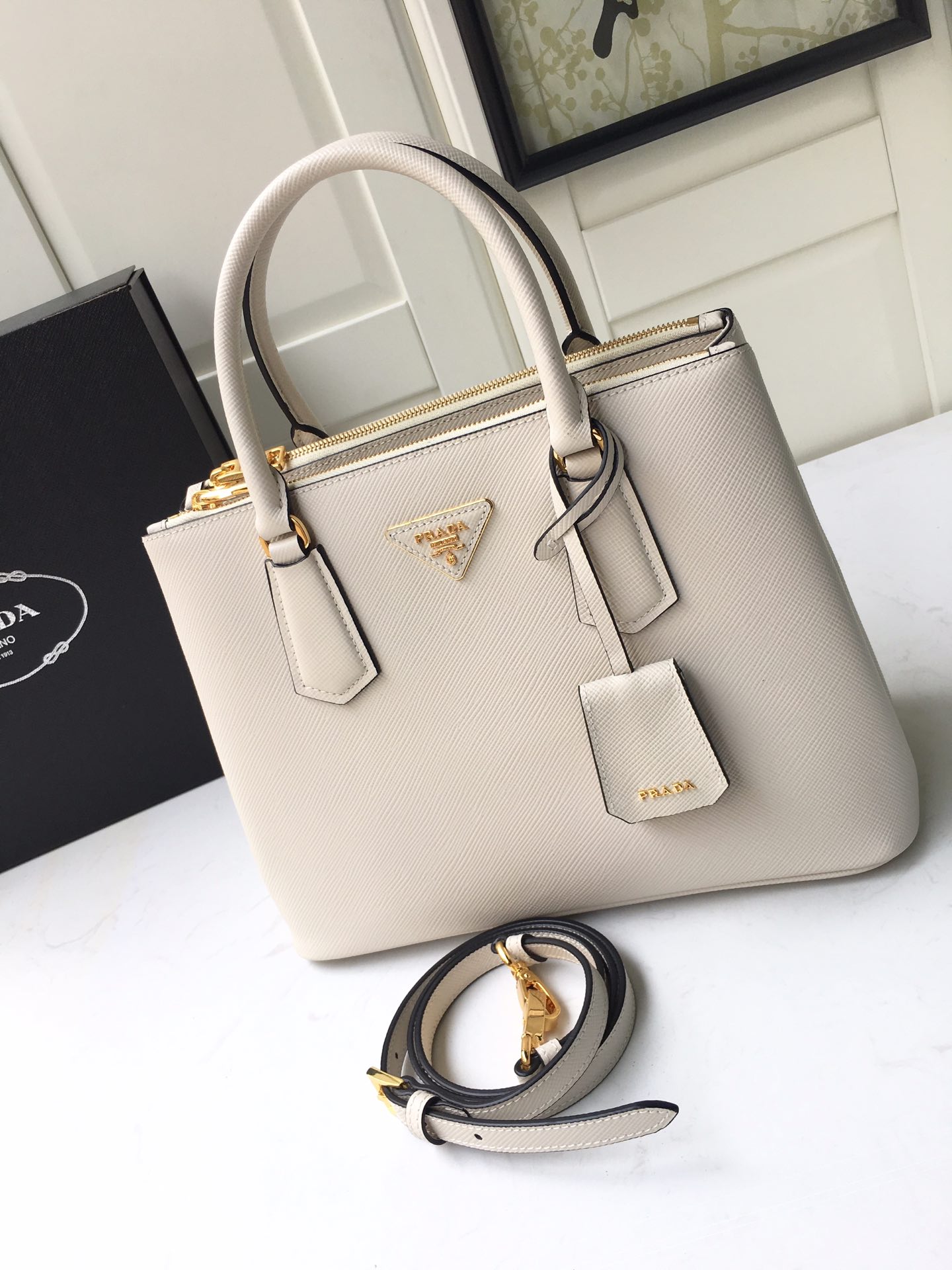 𝐏𝐑𝐀𝐃𝐀 1BA232 Handbag