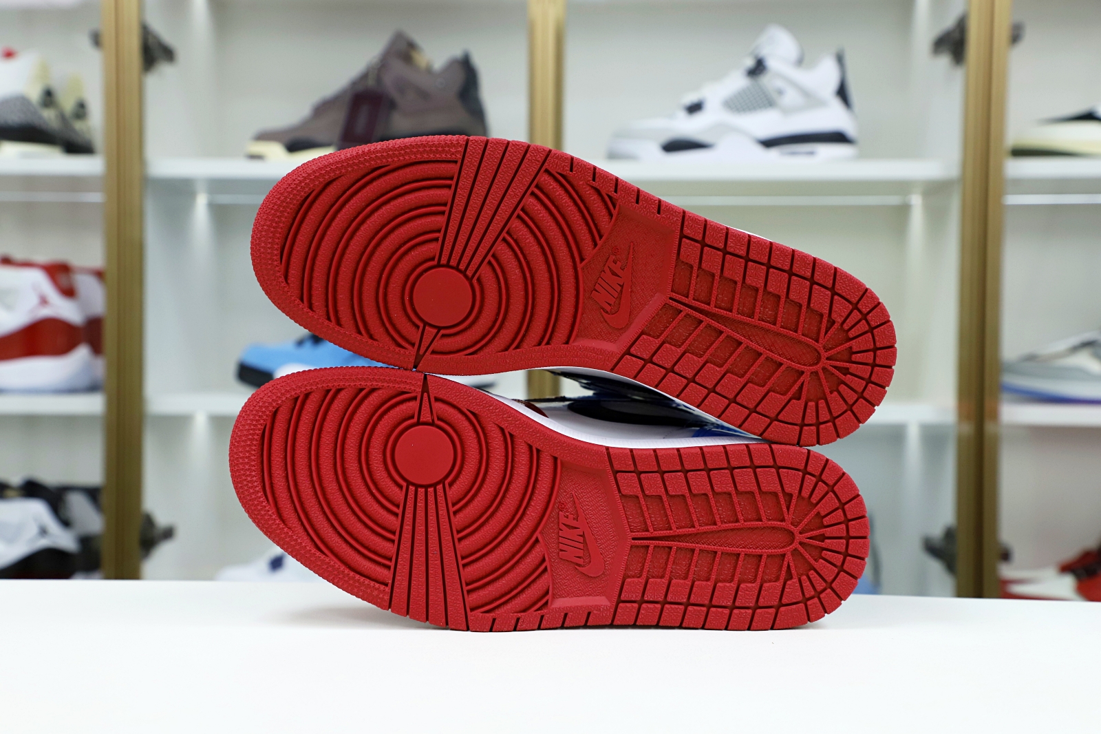 AIR JORDAN 1 RETRO HIGH OG FEARLESS