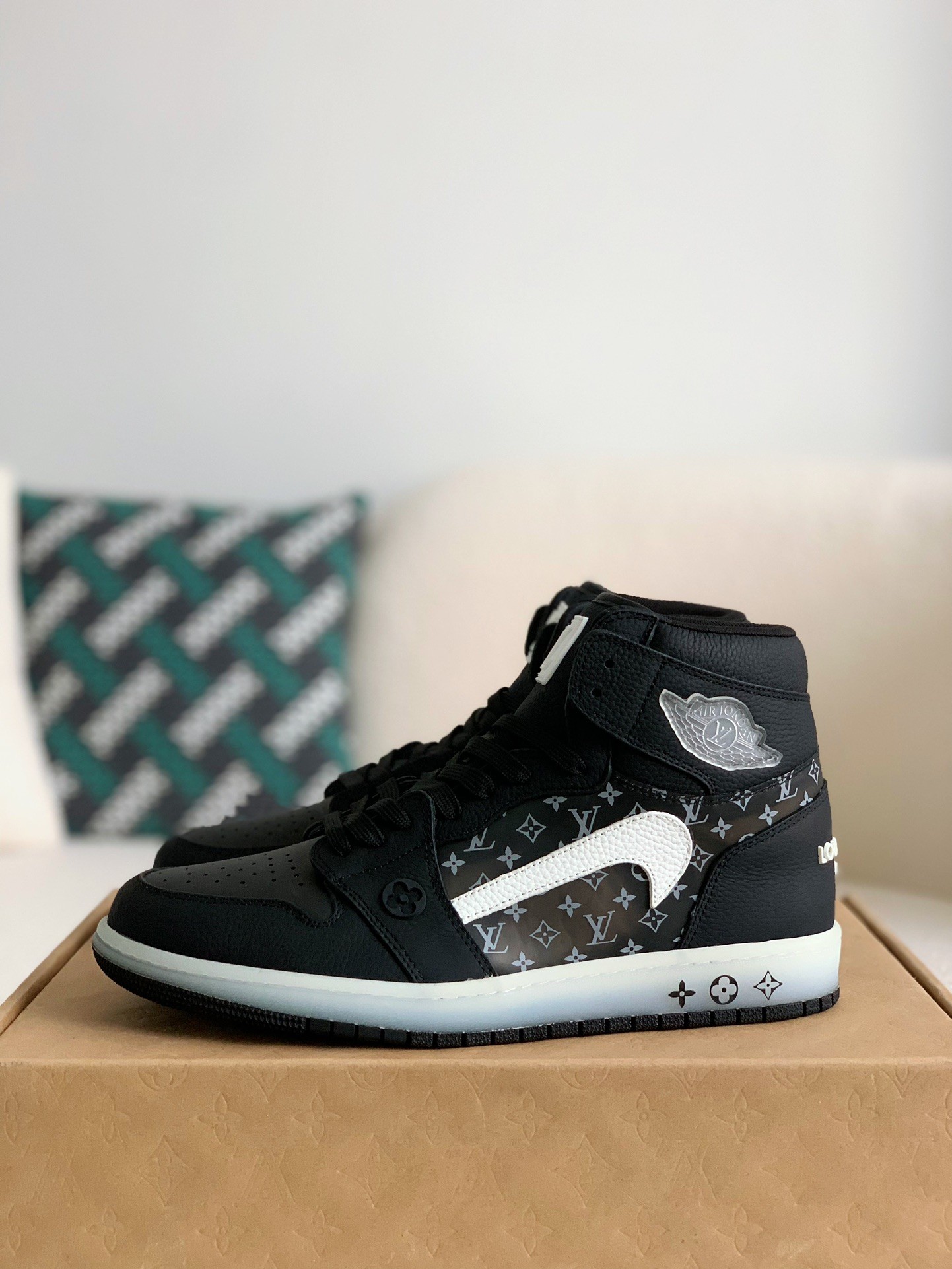 Louis Vuitton x Nike Air Jorda 1 High AJ1 Sneakers