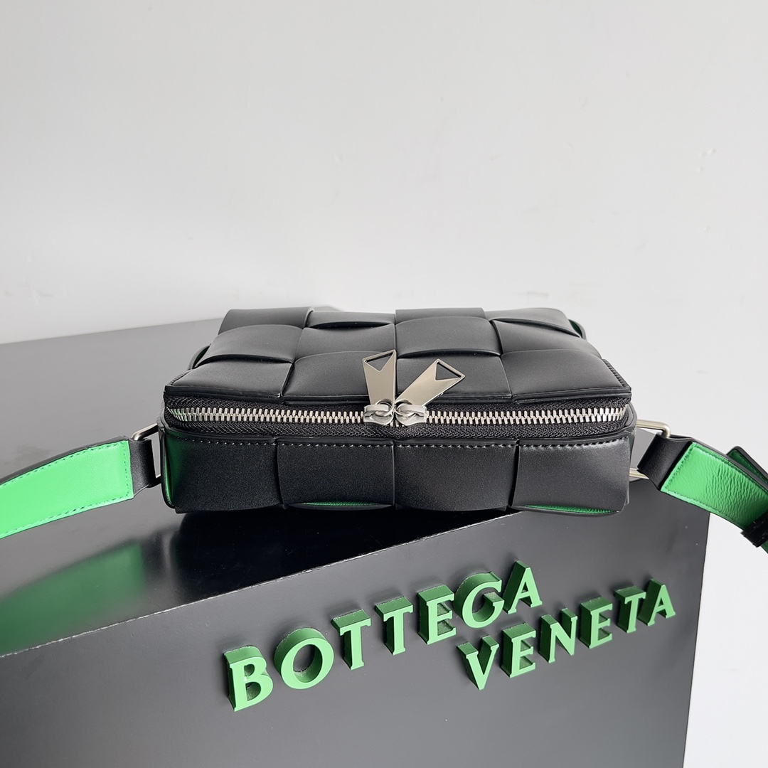 Bottega Veneta BV Men's Camera Bag Black with Green #730027