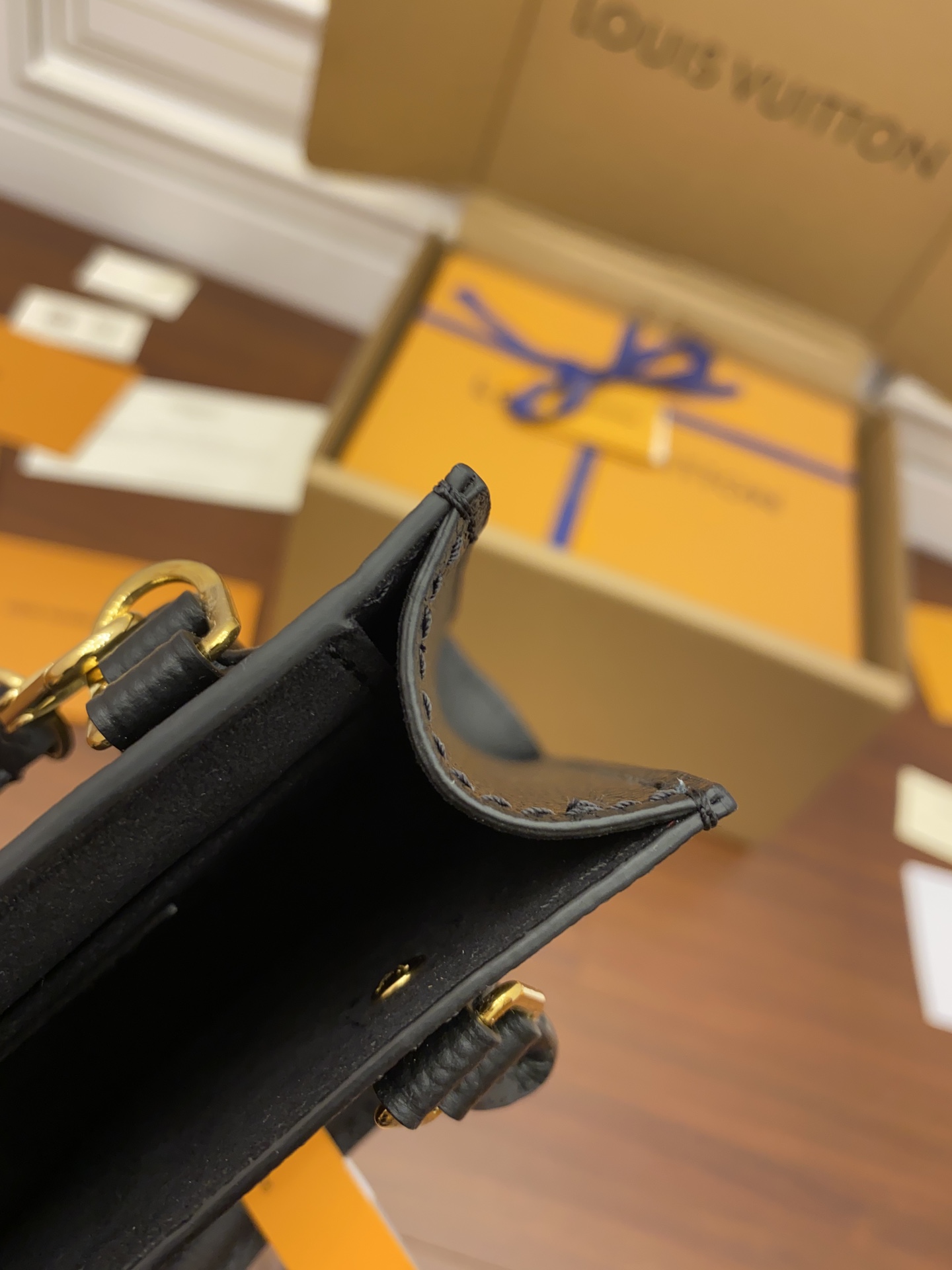 Louis Vuitton M80478 leather is genuine OEM Italian A-grade leather