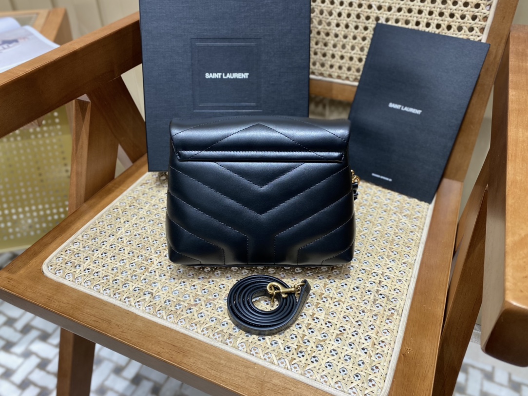 SAINT LAURENT 𝑳𝒐𝒖𝑳𝒐𝒖 #467072.Original leather.JD