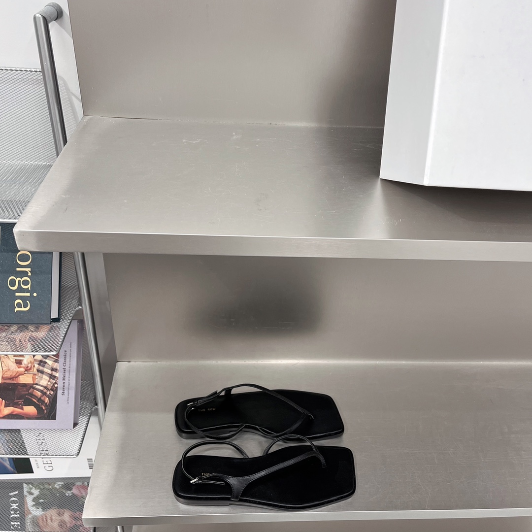 𝐓𝐇𝐄 𝐑𝐎𝐖｜𝟐𝟎𝟐𝟐/𝐒𝐒 𝐧𝐞𝐰 New The row 2022/fw Retro Minimalist Sandals