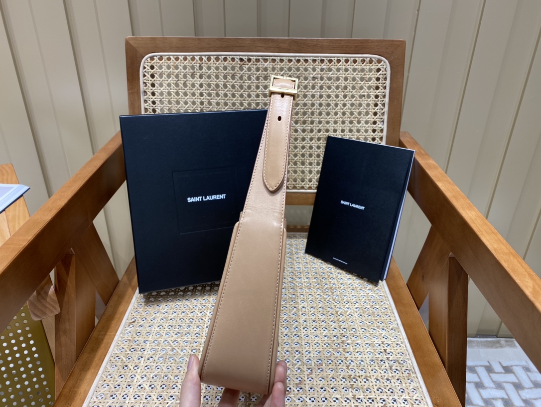 SAINT LAURENT Model: 657228 plain original leather.JD