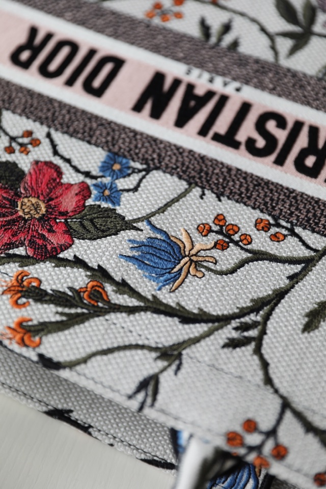 DIOR TOTE Moonflower