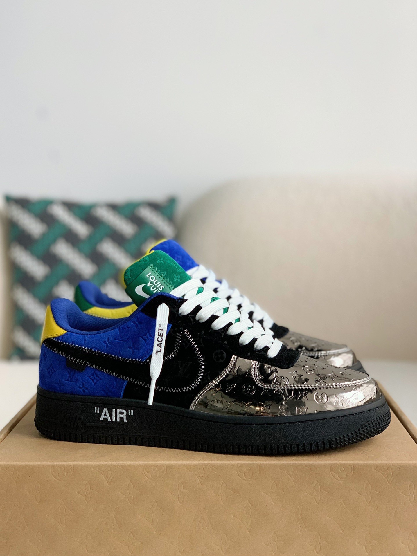 LOUIS VUITTON × NIKE AIR FORCE 1 Sneaker