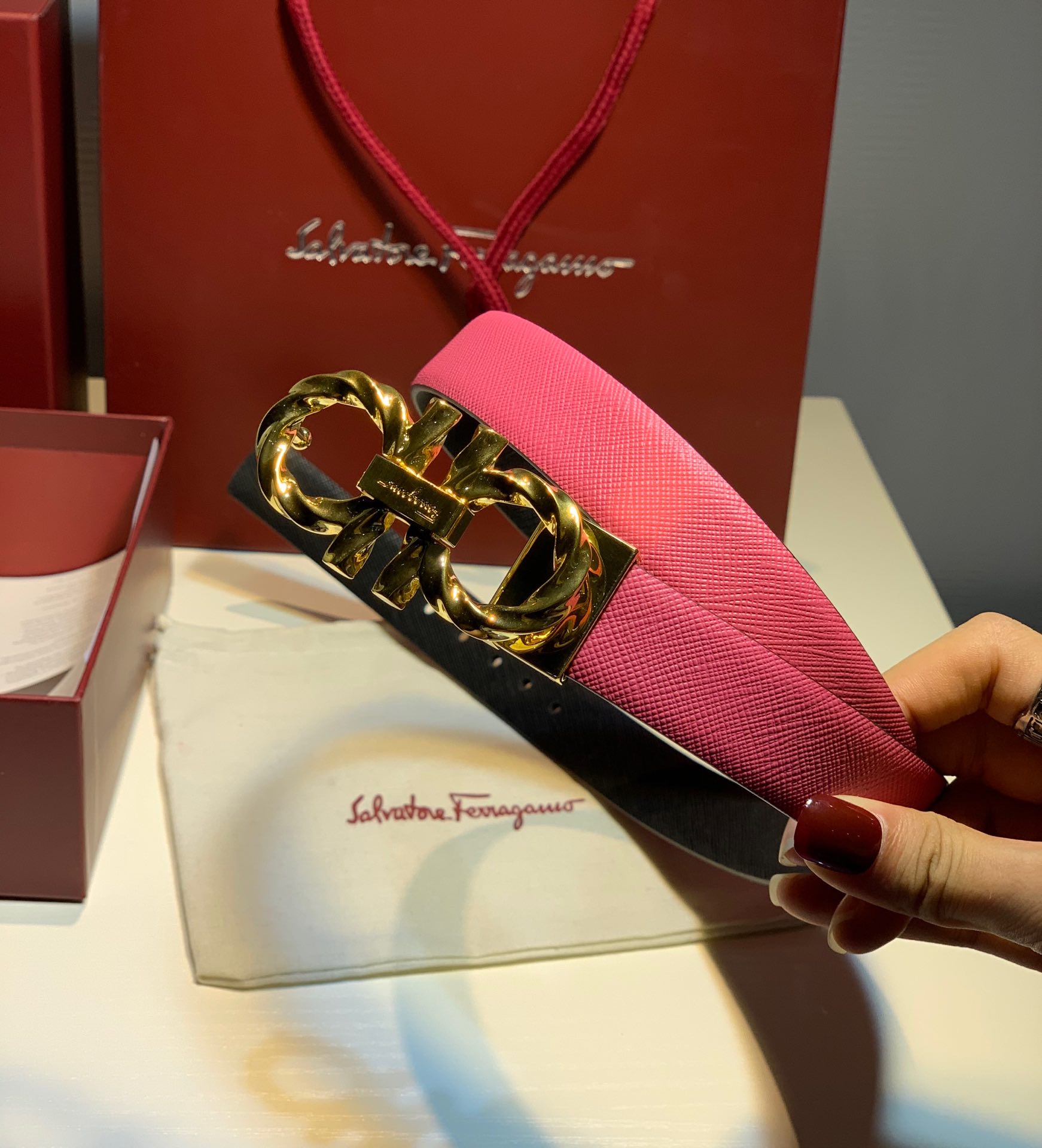 FERRAGAMO twist style