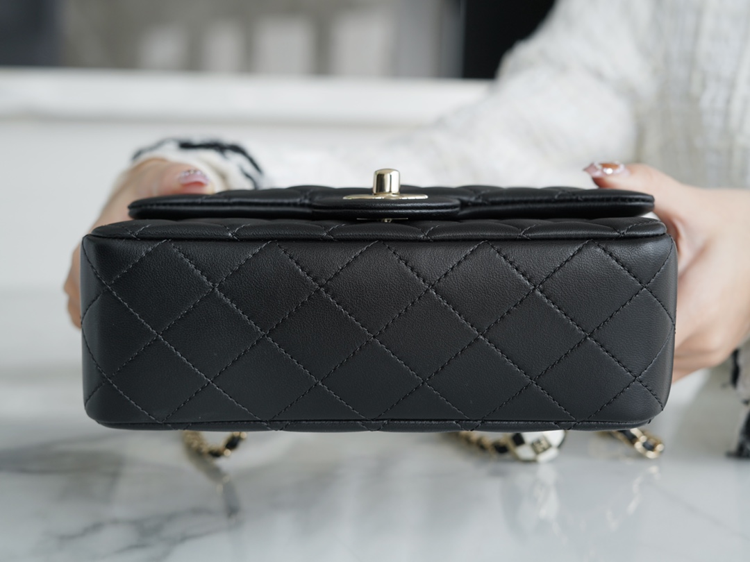 𝗖𝗛𝗔𝗡𝗘𝗟✦ 𝗖𝗹𝗮𝘀𝘀𝗶𝗰 𝗙𝗹𝗮𝗽 🔅 23C new soccer ⚽ racing CF big mini