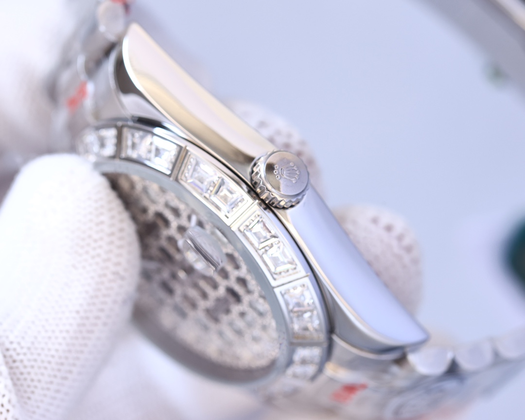 Rolex is equipped with a fully automatic 3135 imported mechanical movement