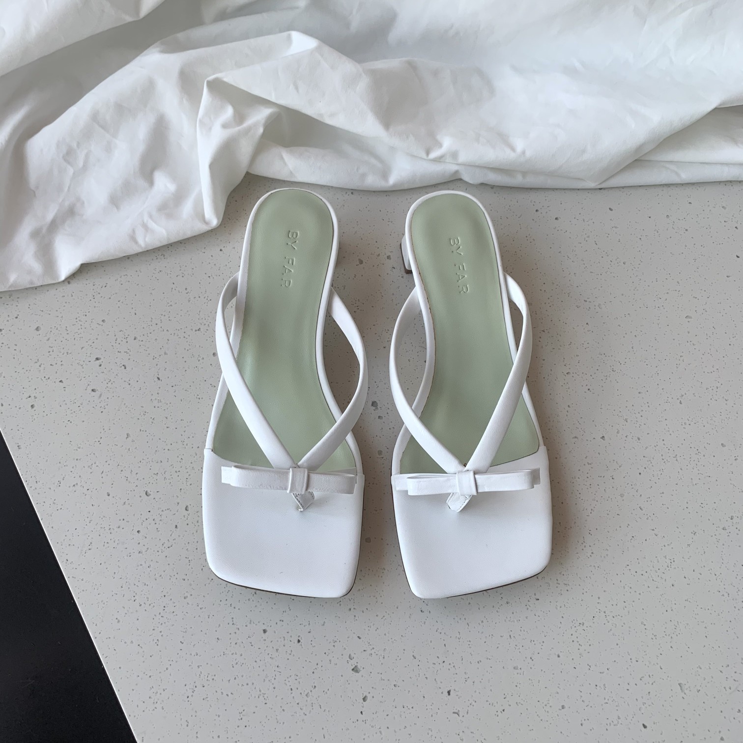BY FAR | 𝟐𝟎𝟐𝟏/𝐒𝐒 𝐧𝐞𝐰 BY FAR21 spring and summer square-toed flip flops A series of super summer colors