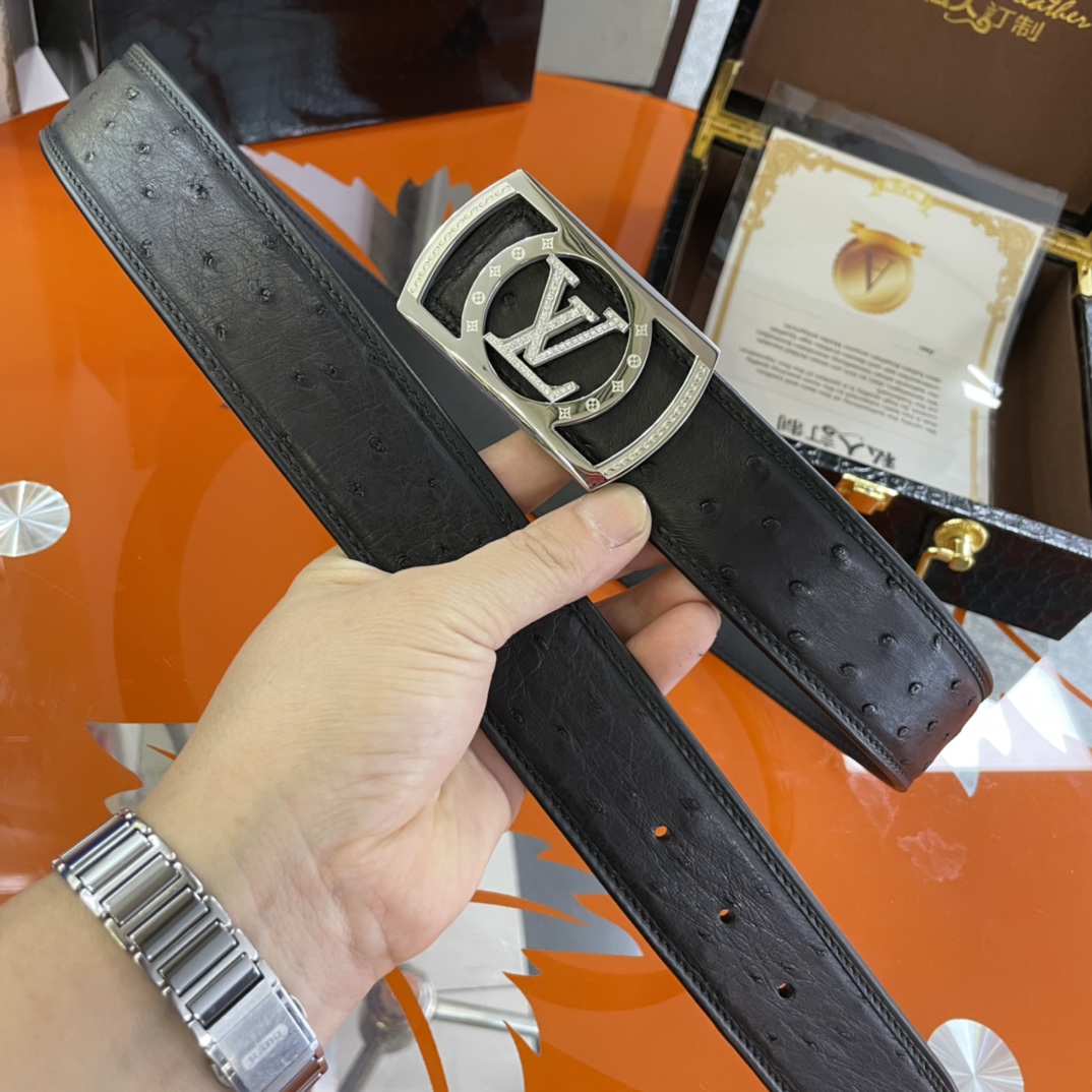 LOUIS VUITTO chooses real ostrich skin. 🐦 Full feather nails. Hemming process without splicing