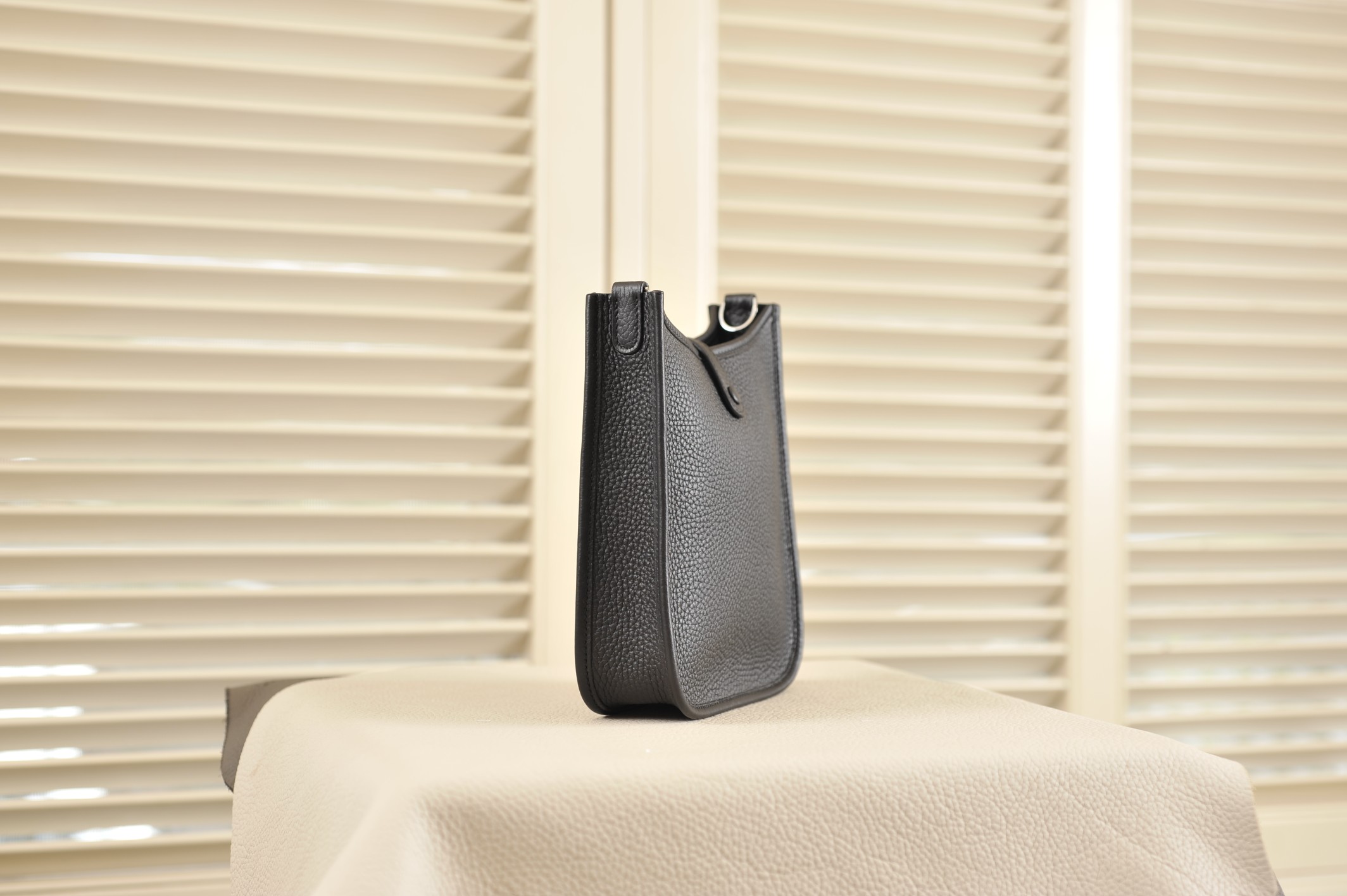 evelyne black silver buckle TC