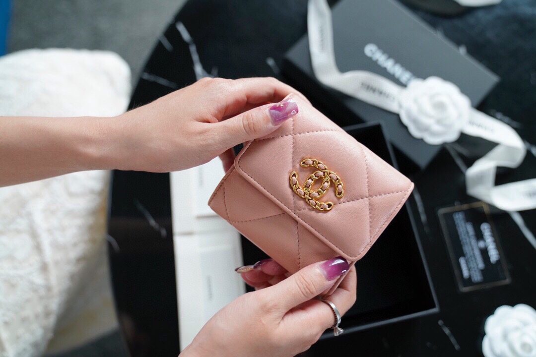 𝗖𝗛𝗔𝗘𝗡𝗟✦ in goatskin leather 🐐 19 Series Short Clip Maiden Pink