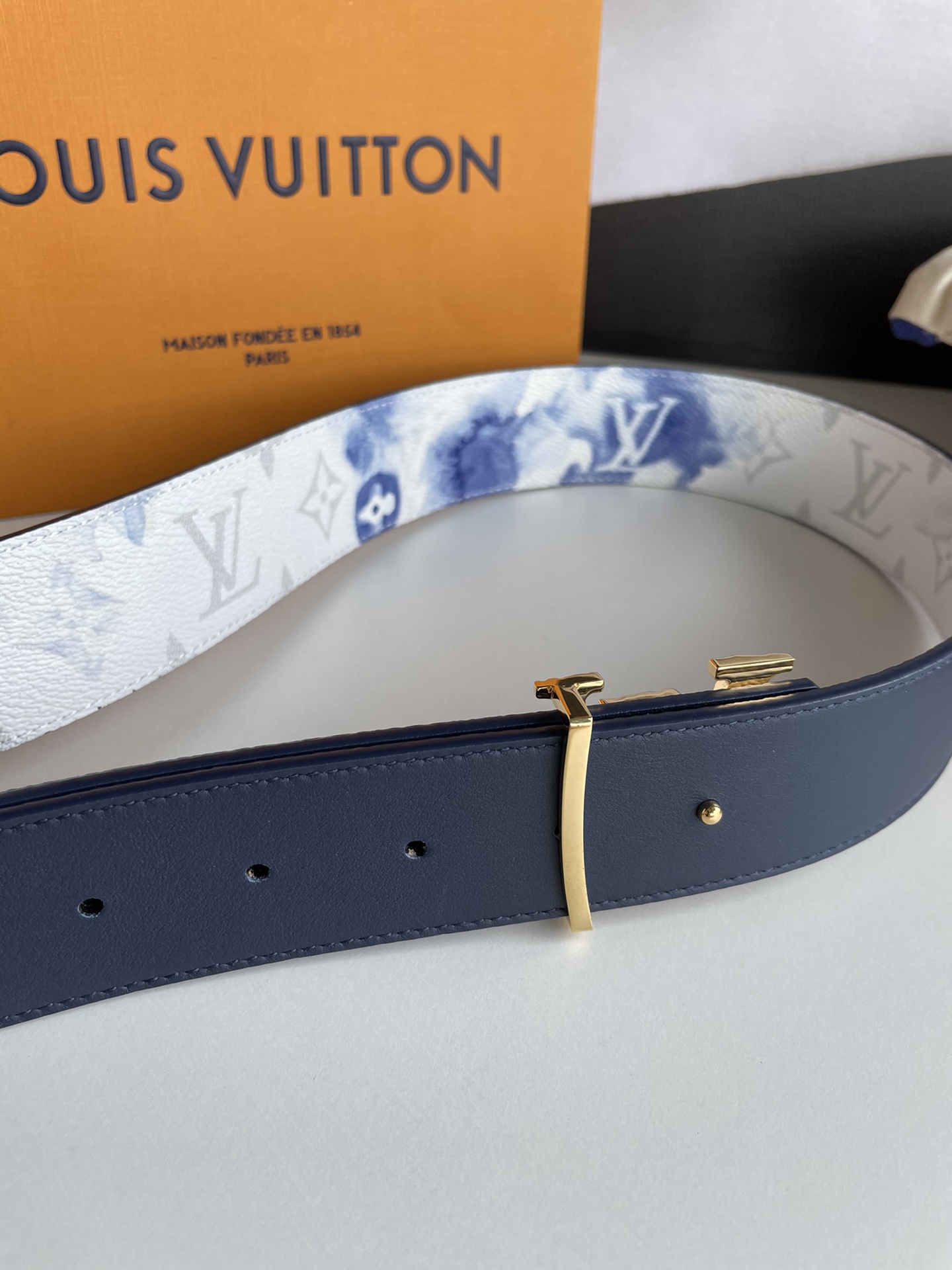 LOUIS VUITTO SHAPE 40 mm reversible belt