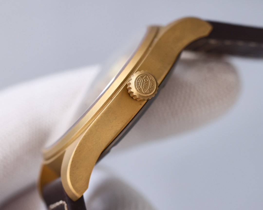 IWC- Spitfire Pilot's Watch Chronograph Movement: the powerful and stable Shanghai caliber 7750