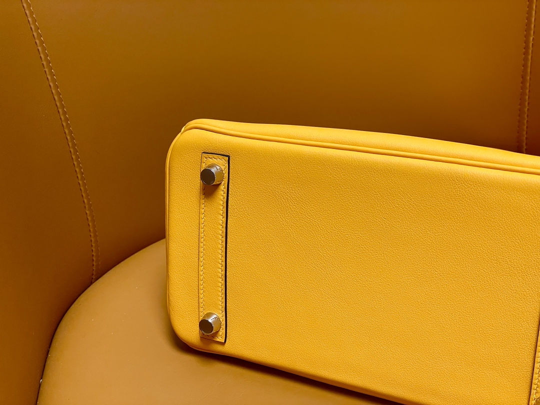 Bk25 Mustard Yellow Swift Silver Button