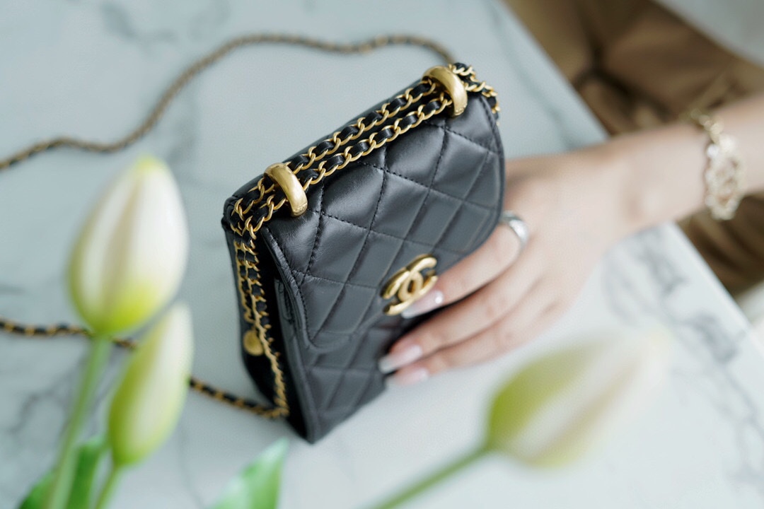 𝗖𝗛𝗔𝗘𝗡𝗟✦ Early Autumn New Double Ball Phone Bag Black➿