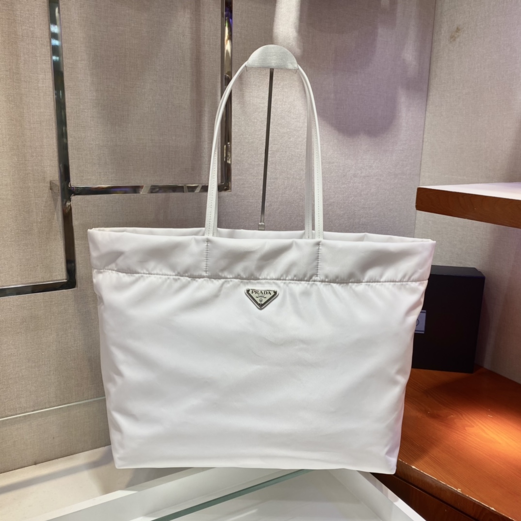𝐏𝐑𝐀𝐃𝐀 Tote bag 1BG107